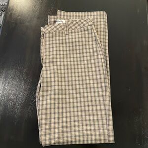 Women’s size 3/4 trousers plaid straight leg. Excellent condition.